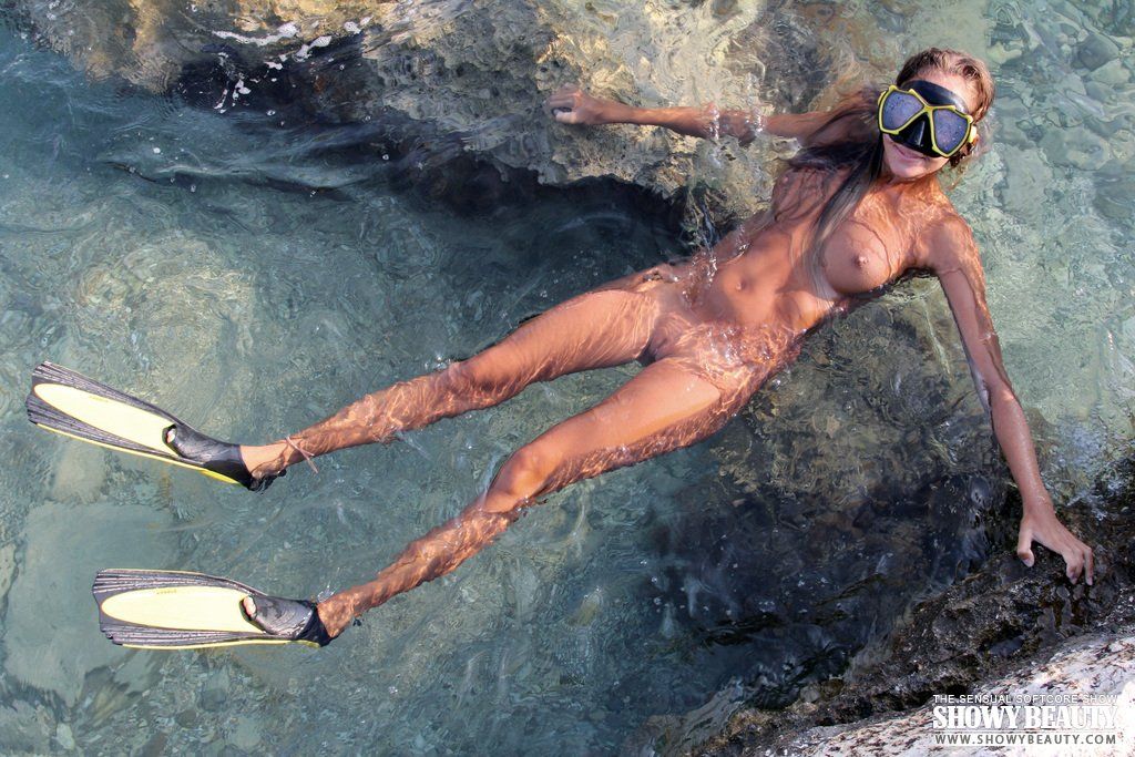 Naked diving photo